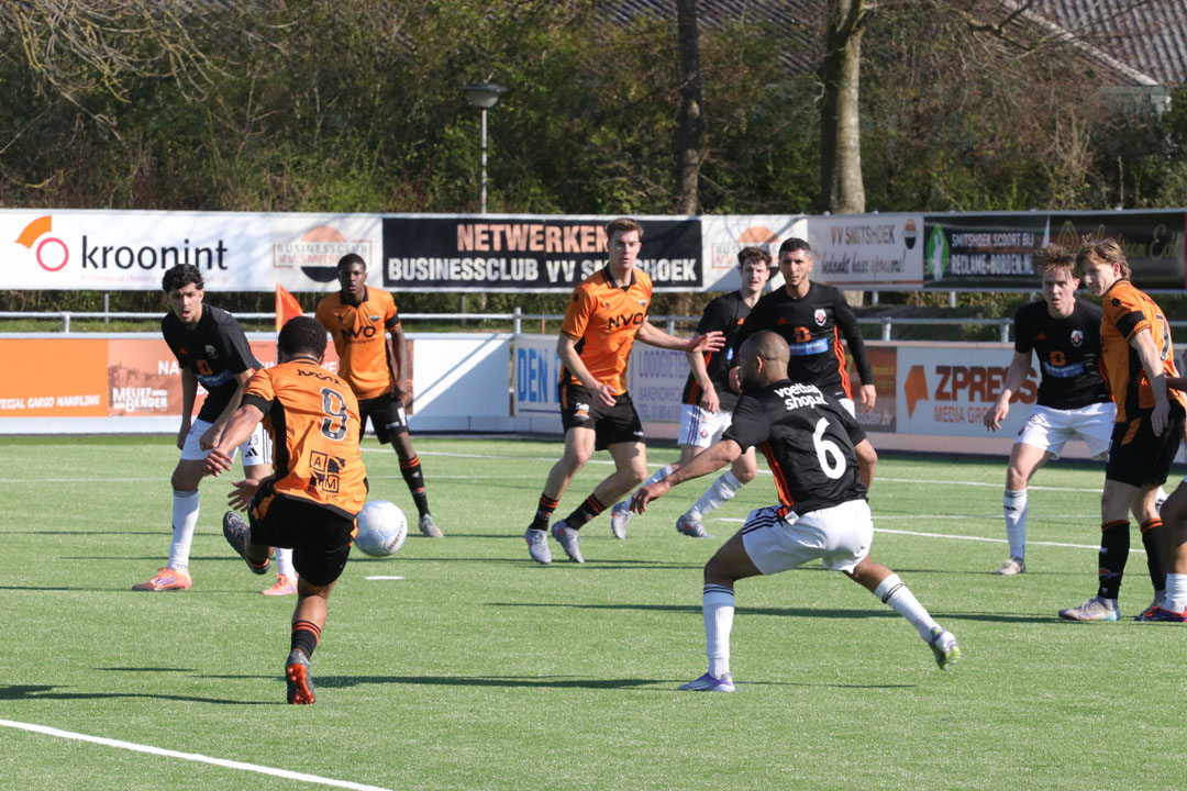 Smitshoek verspeelt voorsprong