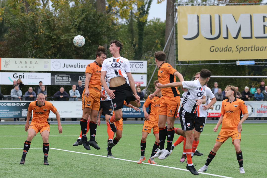 Smitshoek in slotfase onderuit bij De Jodan Boys