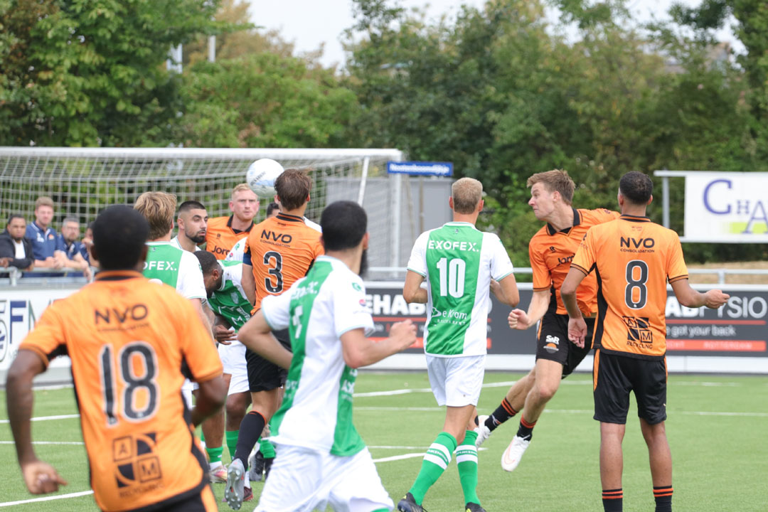 Smitshoek wint oefenwedstrijd van Spijkenisse
