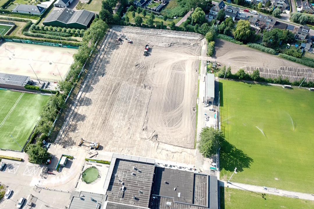 Start aanleg kunstgras hoofdveld.